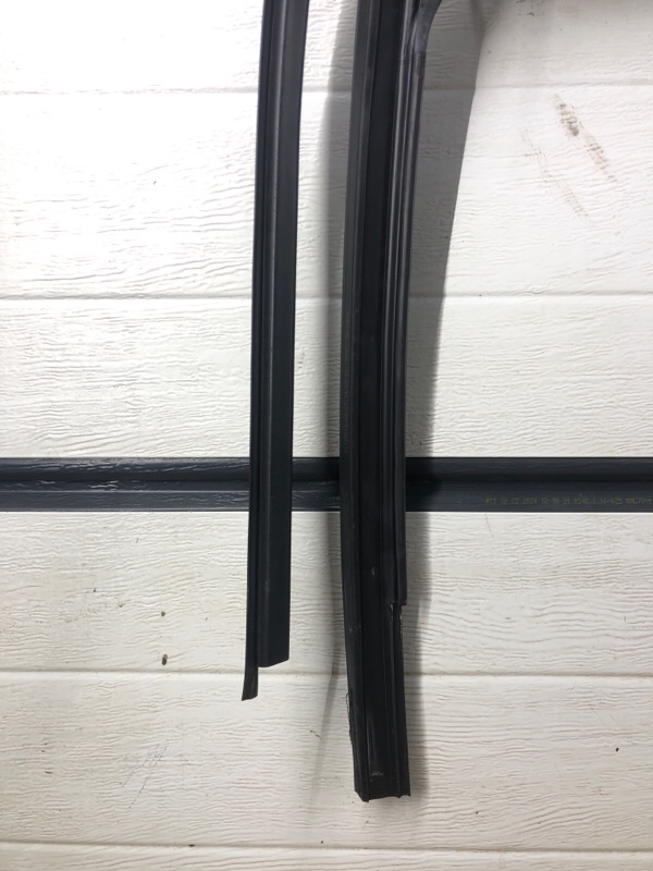 Уплотнитель стекла двери Mercedes-Benz S-Class 2014 W222