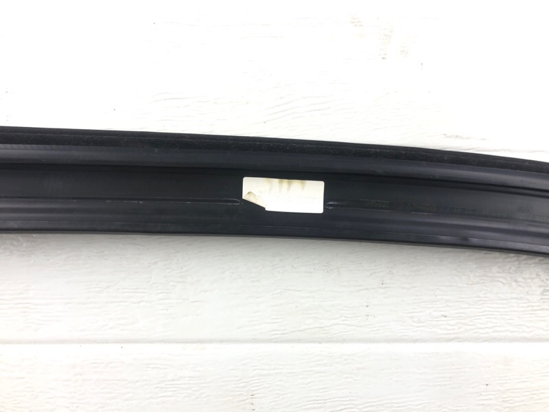 Уплотнитель стекла двери Mercedes-Benz S-Class 2014 W222