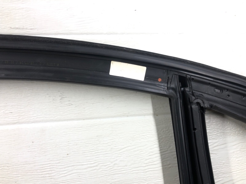 Уплотнитель стекла двери Mercedes-Benz S-Class 2014 W222