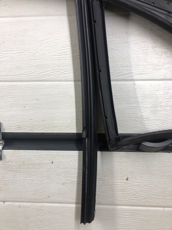 Уплотнитель стекла двери Mercedes-Benz S-Class 2014 W222