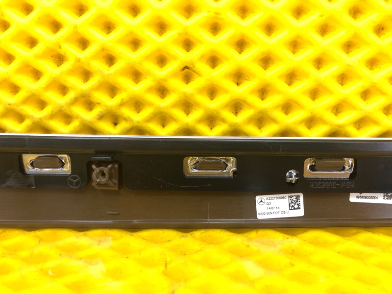 Накладка декоративная задней левой двери Mercedes-Benz S-Class 2014 W222