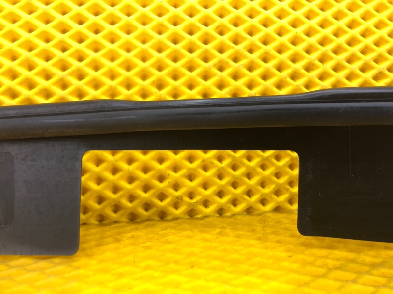 Уплотнитель двери задней левой Mercedes-Benz S-Class 2014 W222