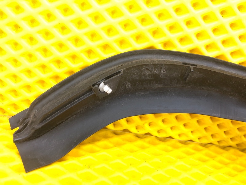 Уплотнитель двери задней левой Mercedes-Benz S-Class 2014 W222