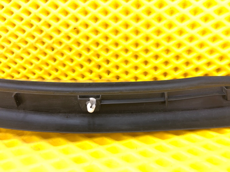 Уплотнитель двери задней левой Mercedes-Benz S-Class 2014 W222