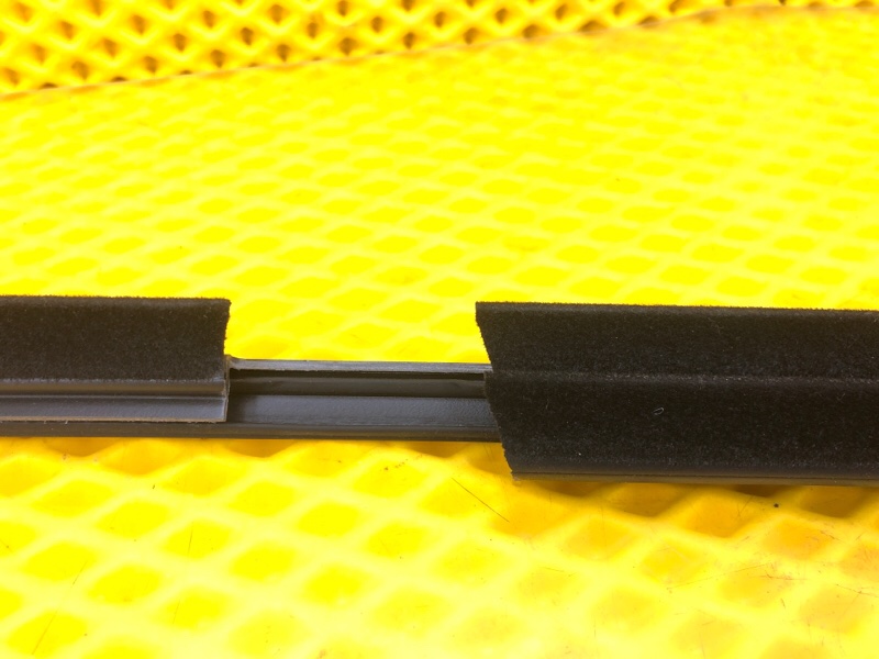 Уплотнитель стекла двери Mercedes-Benz S-Class 2014 W222