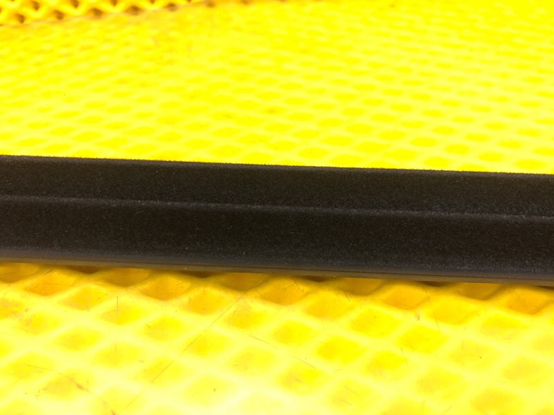 Уплотнитель стекла двери Mercedes-Benz S-Class 2014 W222