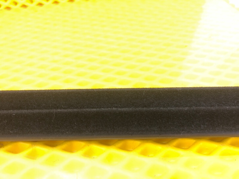 Уплотнитель стекла двери Mercedes-Benz S-Class 2014 W222