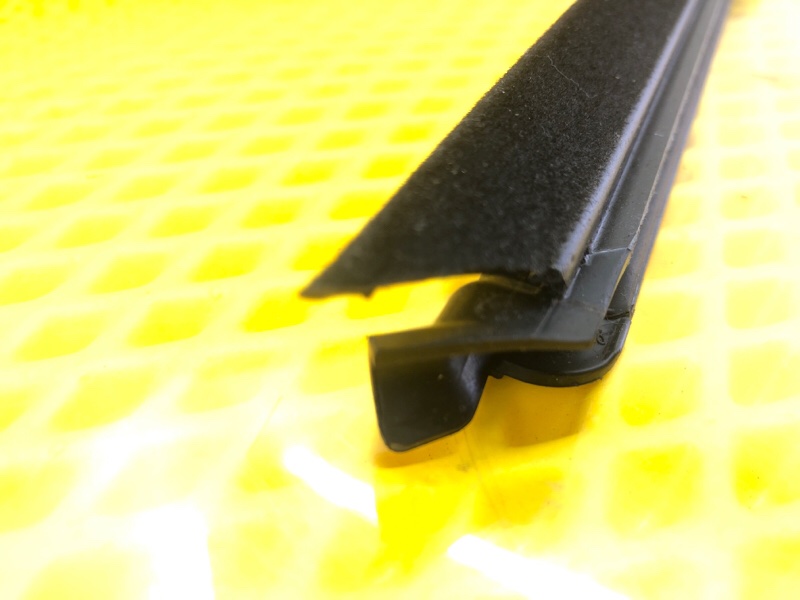 Уплотнитель стекла двери Mercedes-Benz S-Class 2014 W222