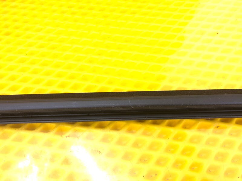 Уплотнитель стекла двери Mercedes-Benz S-Class 2014 W222