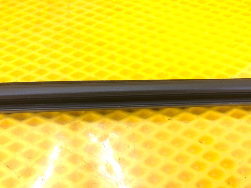 Уплотнитель стекла двери Mercedes-Benz S-Class 2014 W222