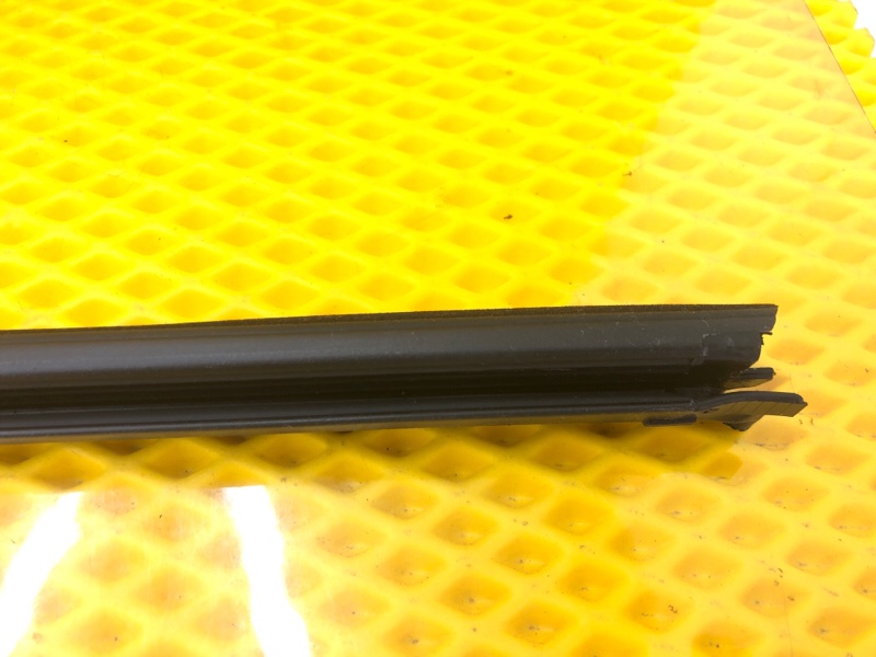 Уплотнитель стекла двери Mercedes-Benz S-Class 2014 W222