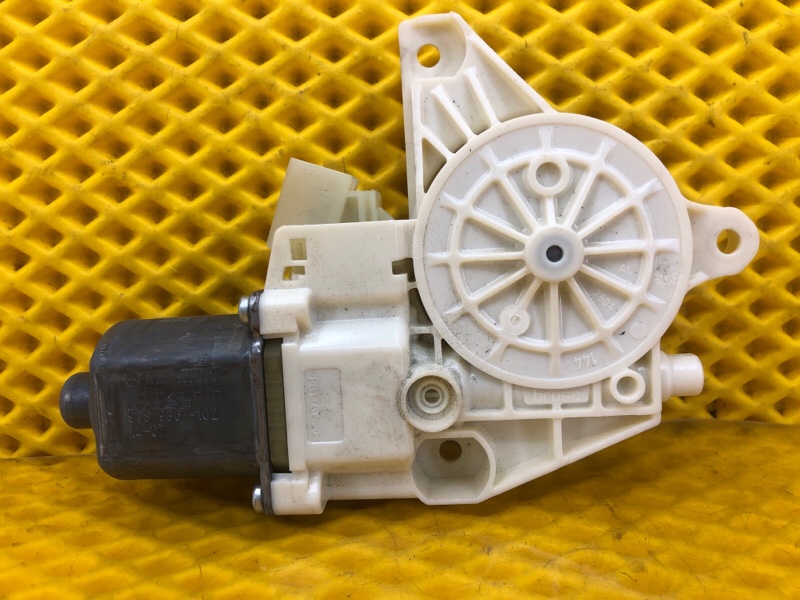 Моторчик стеклоподъемника задней правой двери Mercedes-Benz S-Class 2014 W222