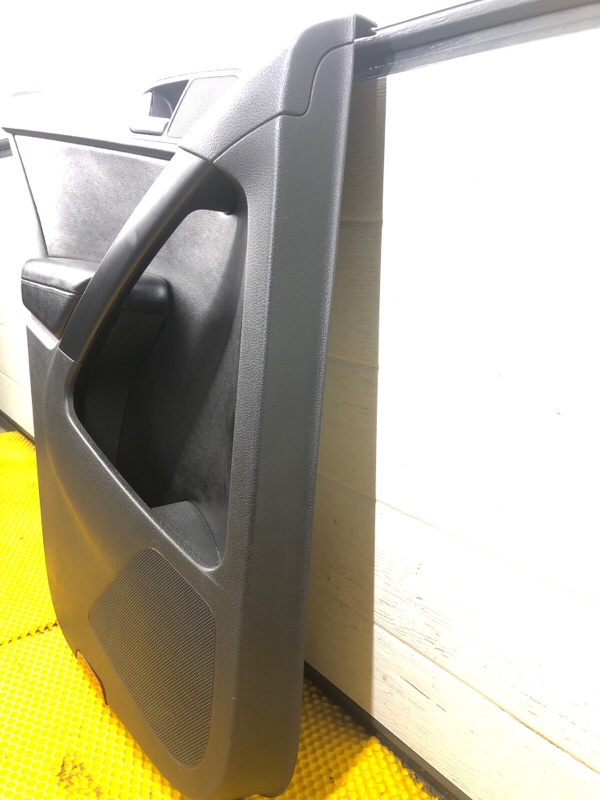 Обшивка двери задней левой Volkswagen Tiguan 2013 5N1