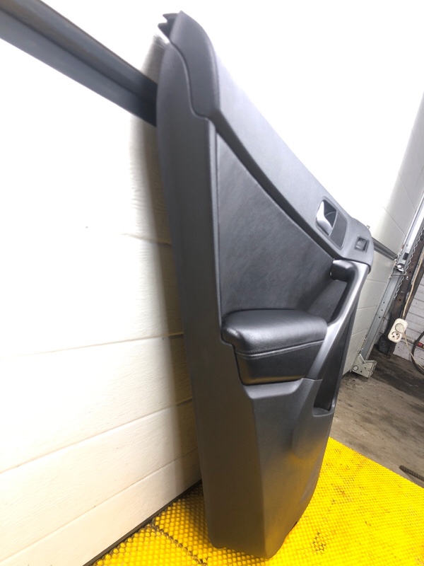 Обшивка двери задней левой Volkswagen Tiguan 2013 5N1