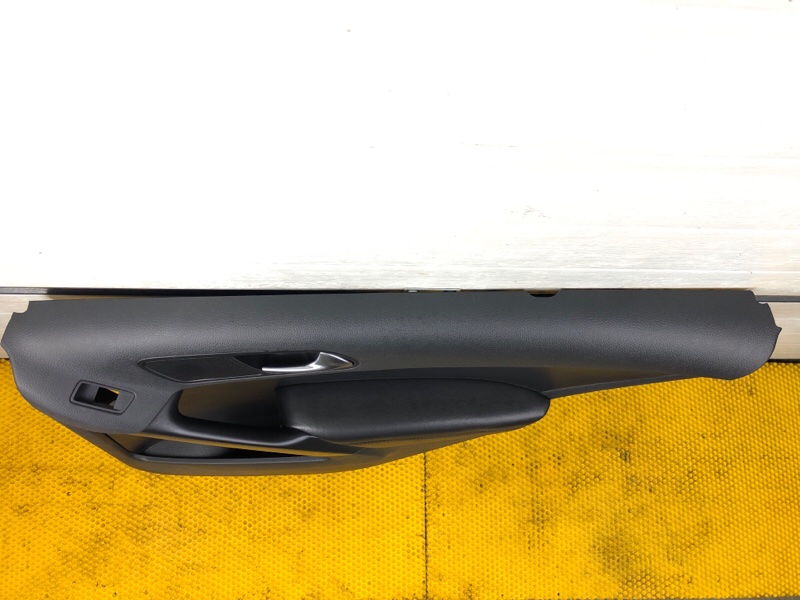 Обшивка двери (карта) Volkswagen Tiguan 2013 5N1