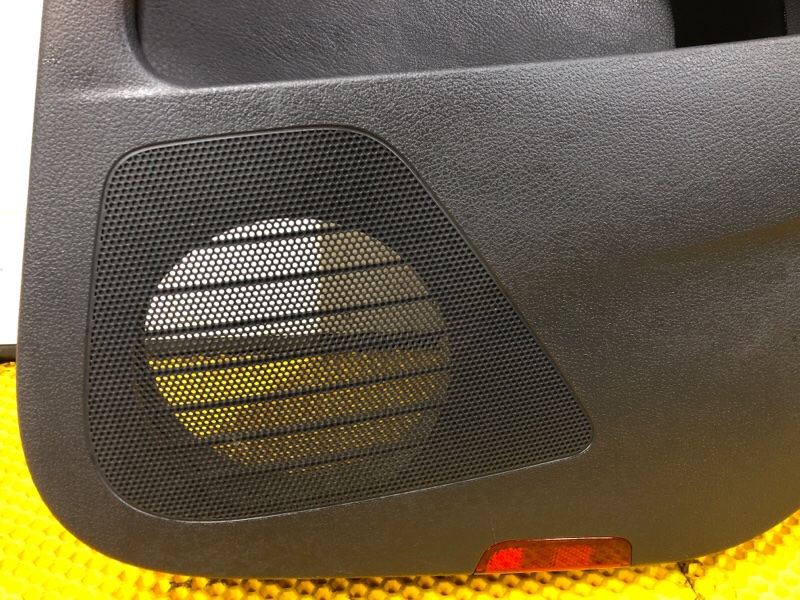 Обшивка двери (карта) Volkswagen Tiguan 2013 5N1