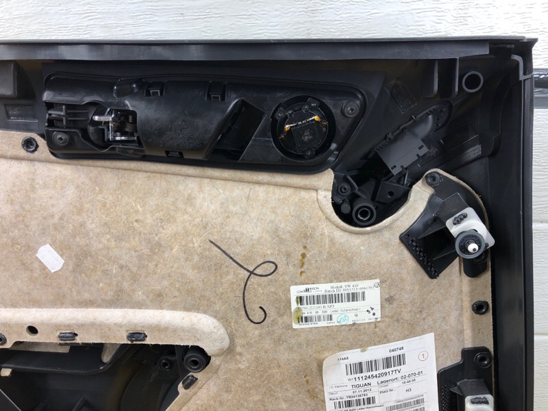 Обшивка двери (карта) Volkswagen Tiguan 2013 5N1