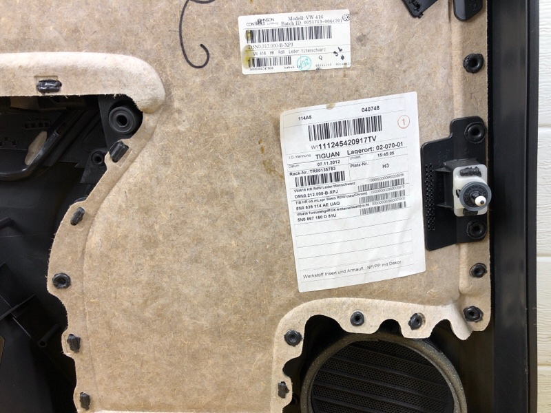 Обшивка двери (карта) Volkswagen Tiguan 2013 5N1