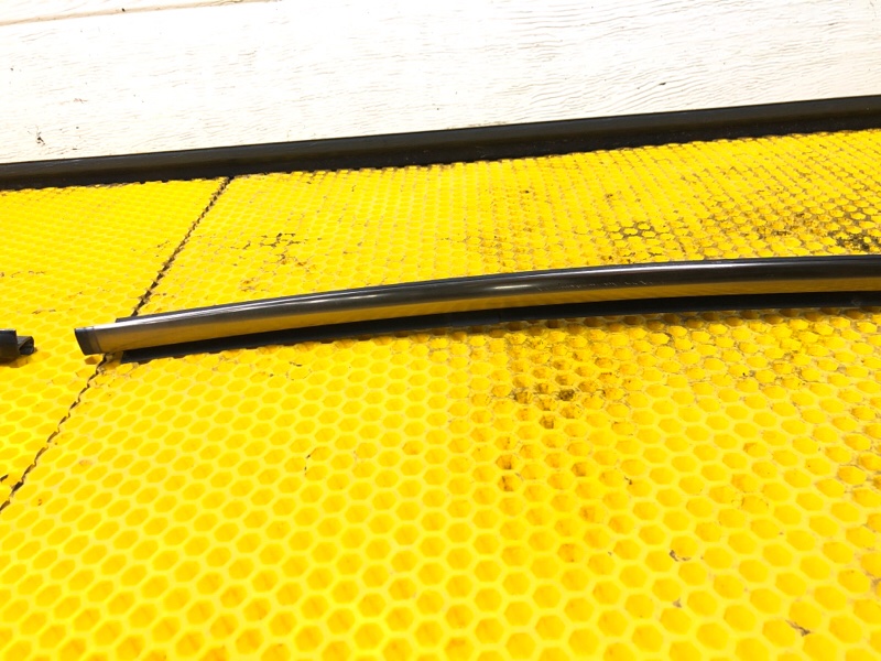 Молдинг стекла Mercedes-Benz E-Class 15.04.1998 W210