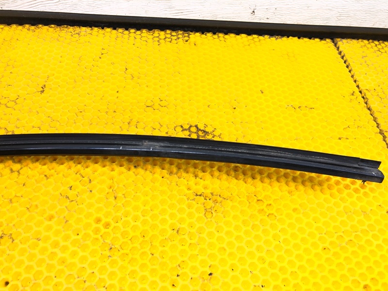 Молдинг стекла Mercedes-Benz E-Class 15.04.1998 W210