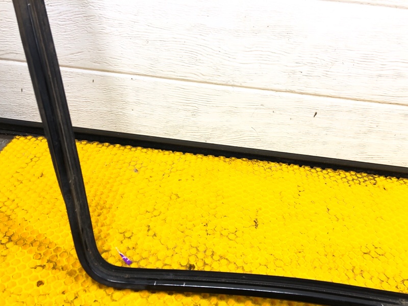 Молдинг стекла Mercedes-Benz E-Class 15.04.1998 W210