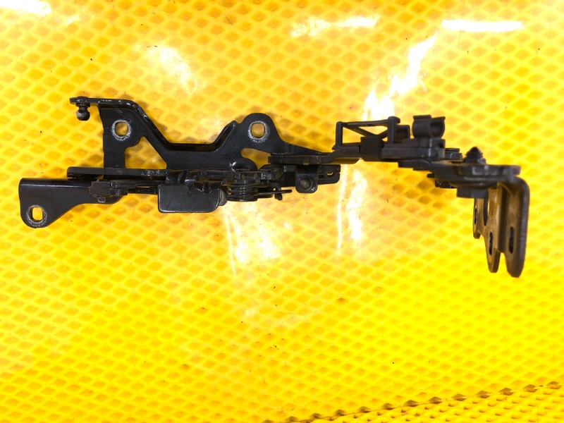 Петля капота Mercedes-Benz S-Class 2014 W222