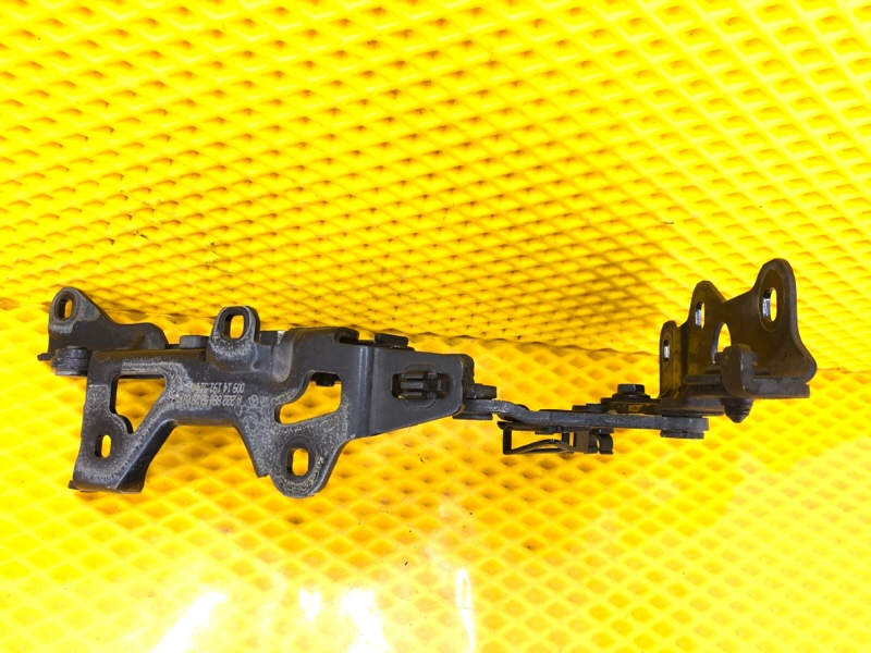 Петля капота Mercedes-Benz S-Class 2014 W222