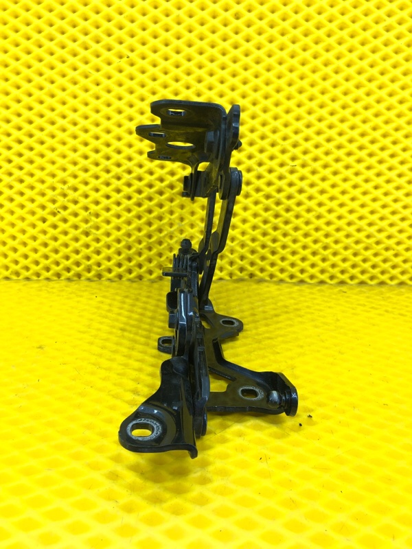 Петля капота Mercedes-Benz S-Class 2014 W222