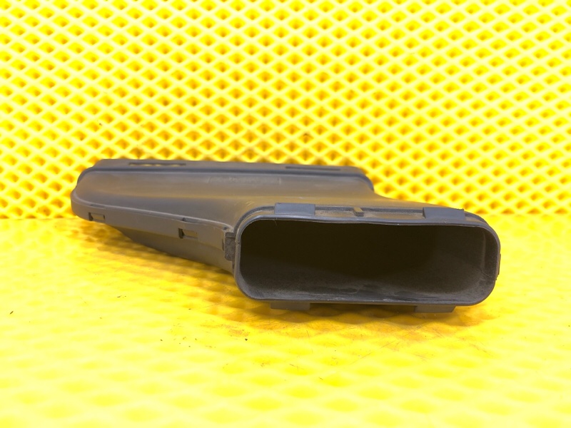 Патрубок воздушного фильтра правый Mercedes-Benz S-Class 2014 W222