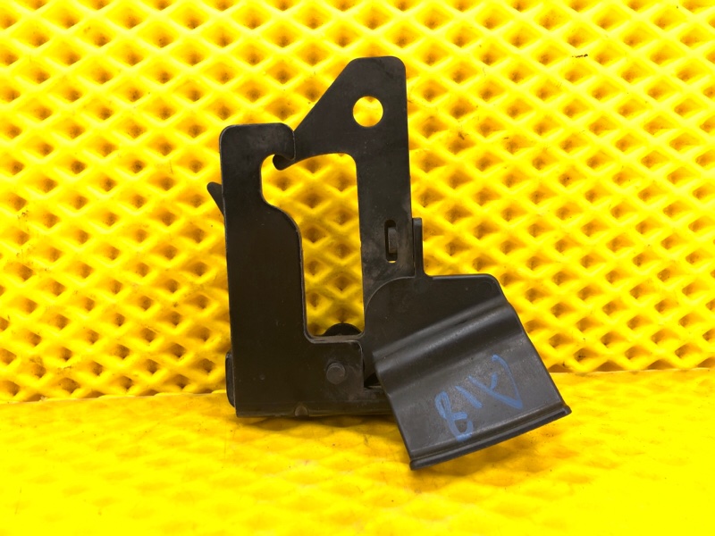 Крюк замка капота Mercedes-Benz S-Class 2014 W222