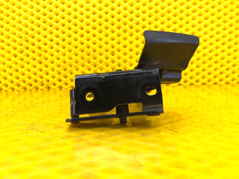 Крюк замка капота Mercedes-Benz S-Class 2014 W222