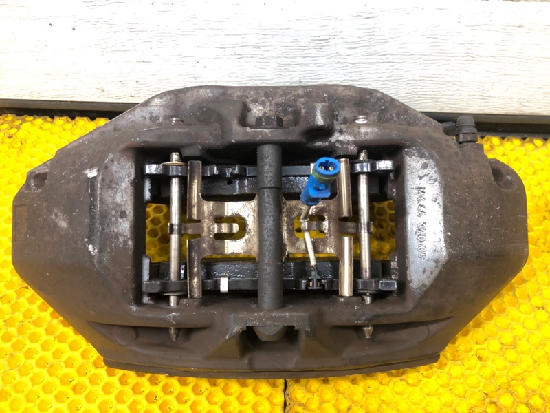 Суппорт тормозной передний правый Mercedes-Benz S-Class 2014 W222