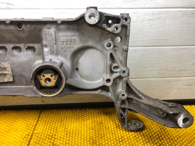 Подрамник Volkswagen Tiguan 2013 5N1