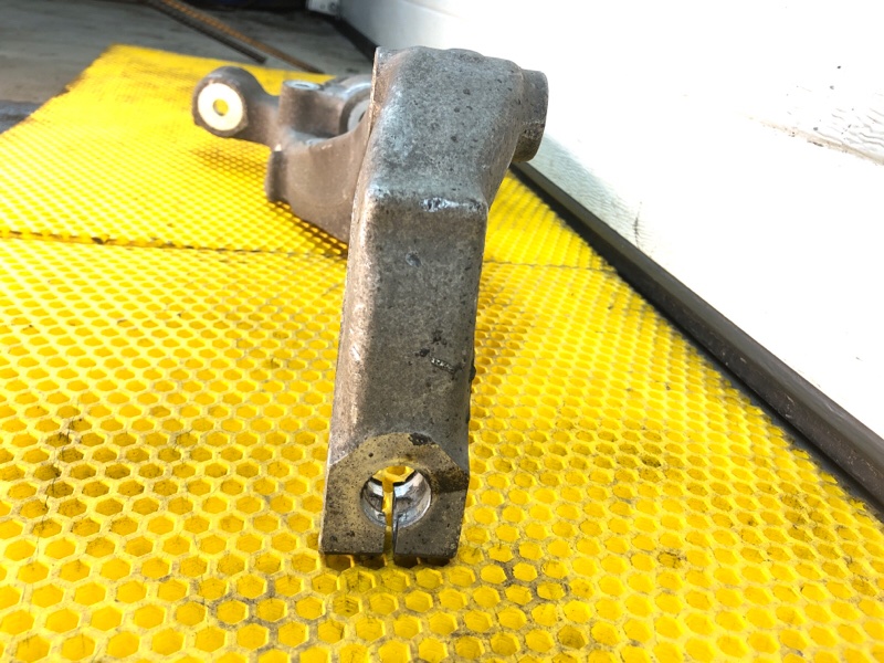 Кулак передний левый Mercedes-Benz S-Class 2014 W222