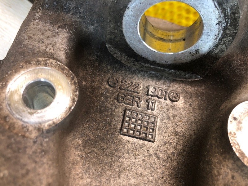 Кулак передний левый Mercedes-Benz S-Class 2014 W222