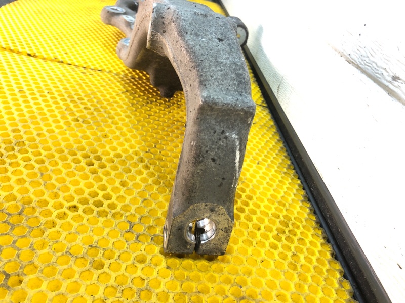 Кулак передний правый Mercedes-Benz S-Class 2014 W222