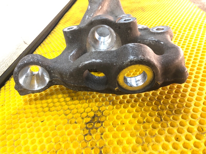 Кулак передний правый Mercedes-Benz S-Class 2014 W222