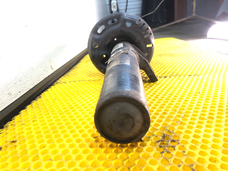 Амортизатор передний левый Volkswagen Tiguan 2013 5N1