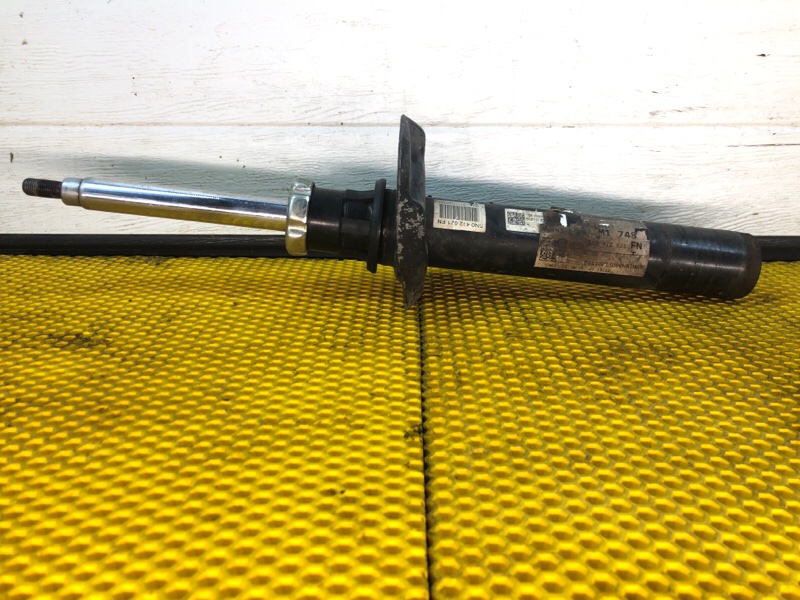 Амортизатор передний правый Volkswagen Tiguan 2013 5N1