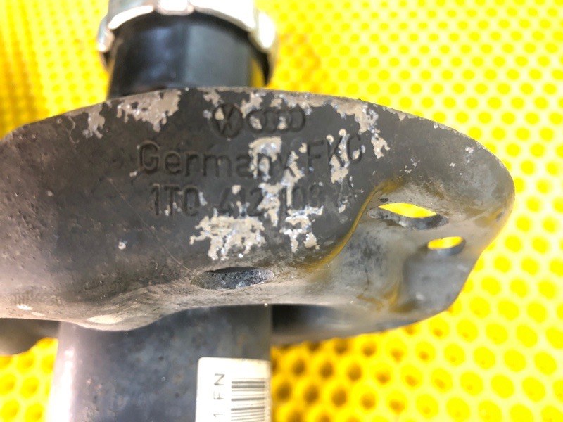 Амортизатор передний правый Volkswagen Tiguan 2013 5N1