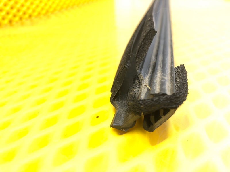 Уплотнитель двери передней правой Omoda C5 2023