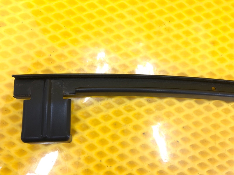 Направляющая стекла двери Omoda C5 2023