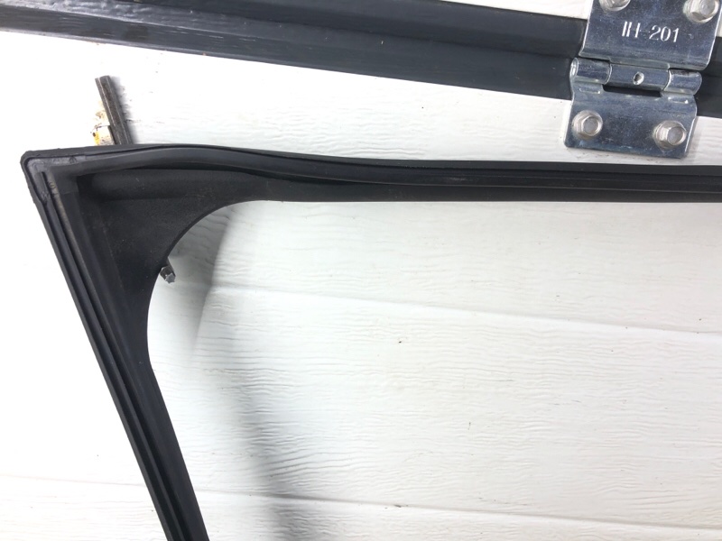 Уплотнитель стекла двери Omoda C5 2023