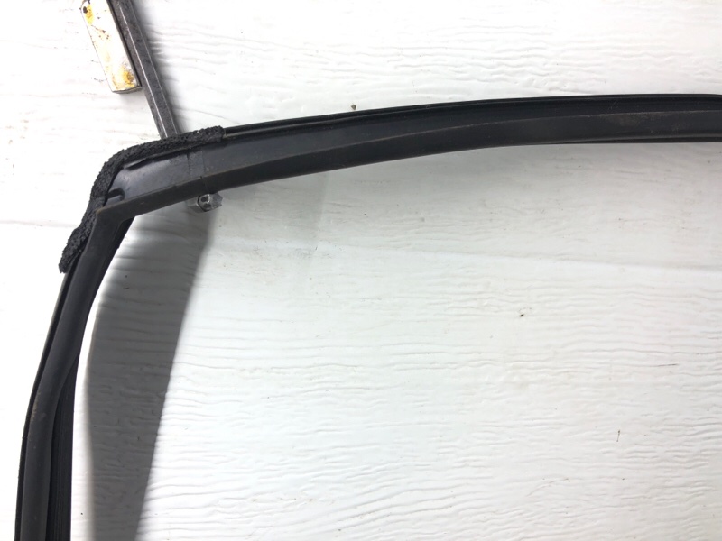 Уплотнитель стекла двери Omoda C5 2023