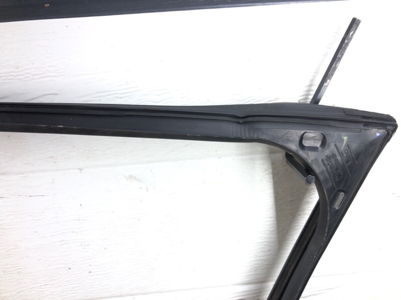 Уплотнитель стекла двери Omoda C5 2023