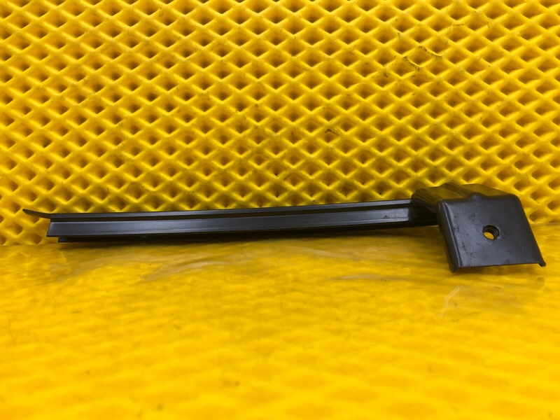 Направляющая стекла двери Omoda C5 2023