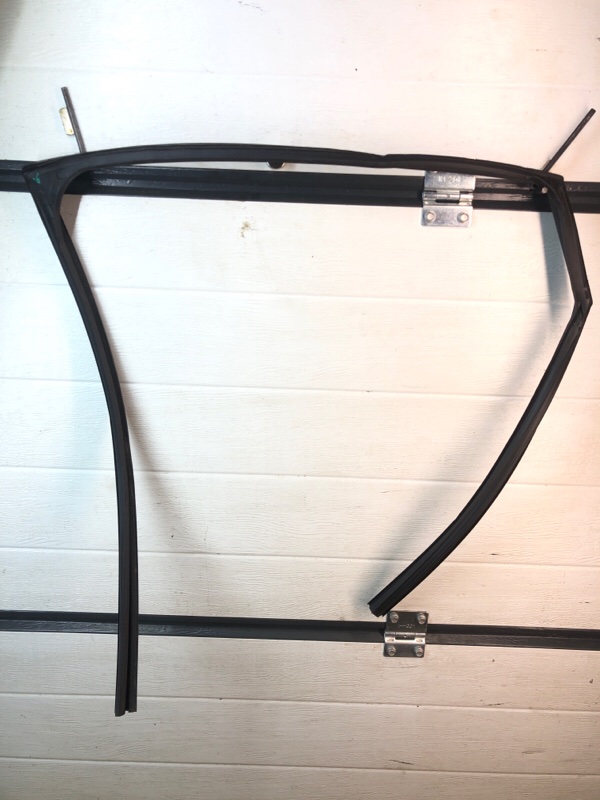 Уплотнитель стекла двери Omoda C5 2023