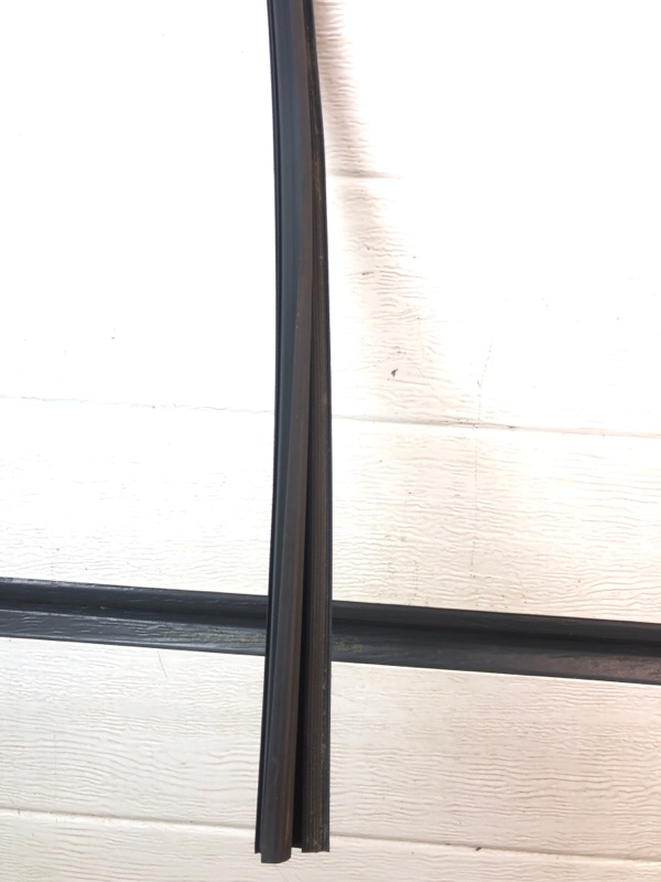 Уплотнитель стекла двери Omoda C5 2023