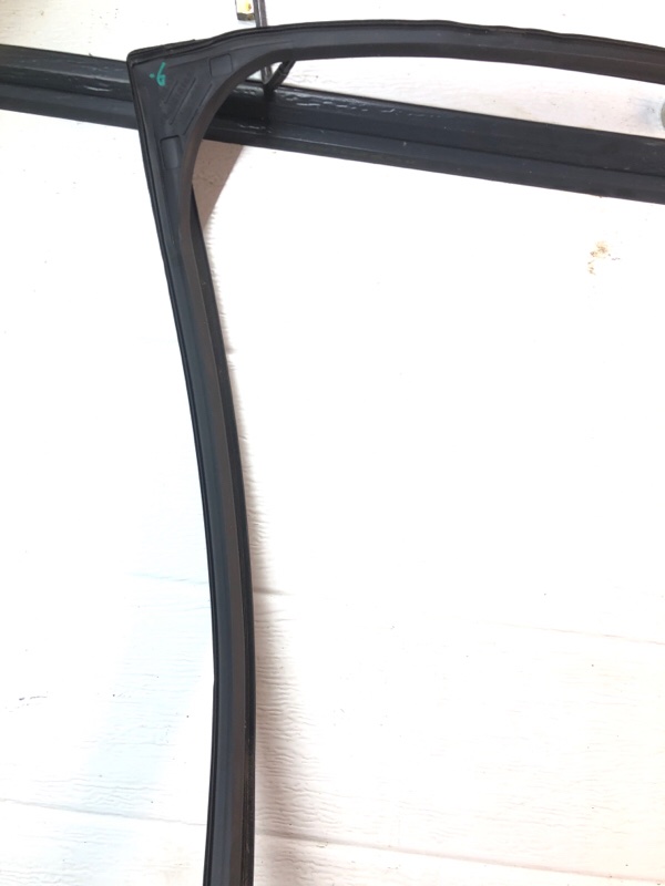 Уплотнитель стекла двери Omoda C5 2023