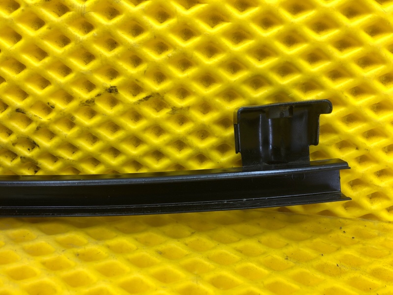 Направляющая стекла двери Omoda C5 2023